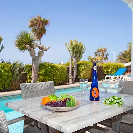 Modern Mojones 3 Bedrooms Private Heated Pool Marcus Puerto Del Carmen Villa Puerto del Carmen (Lanzarote)
